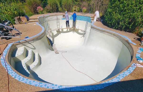 Beautiful turquoise waterline tile detail